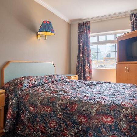 Lamplighter Motel Камлупс Екстериор снимка
