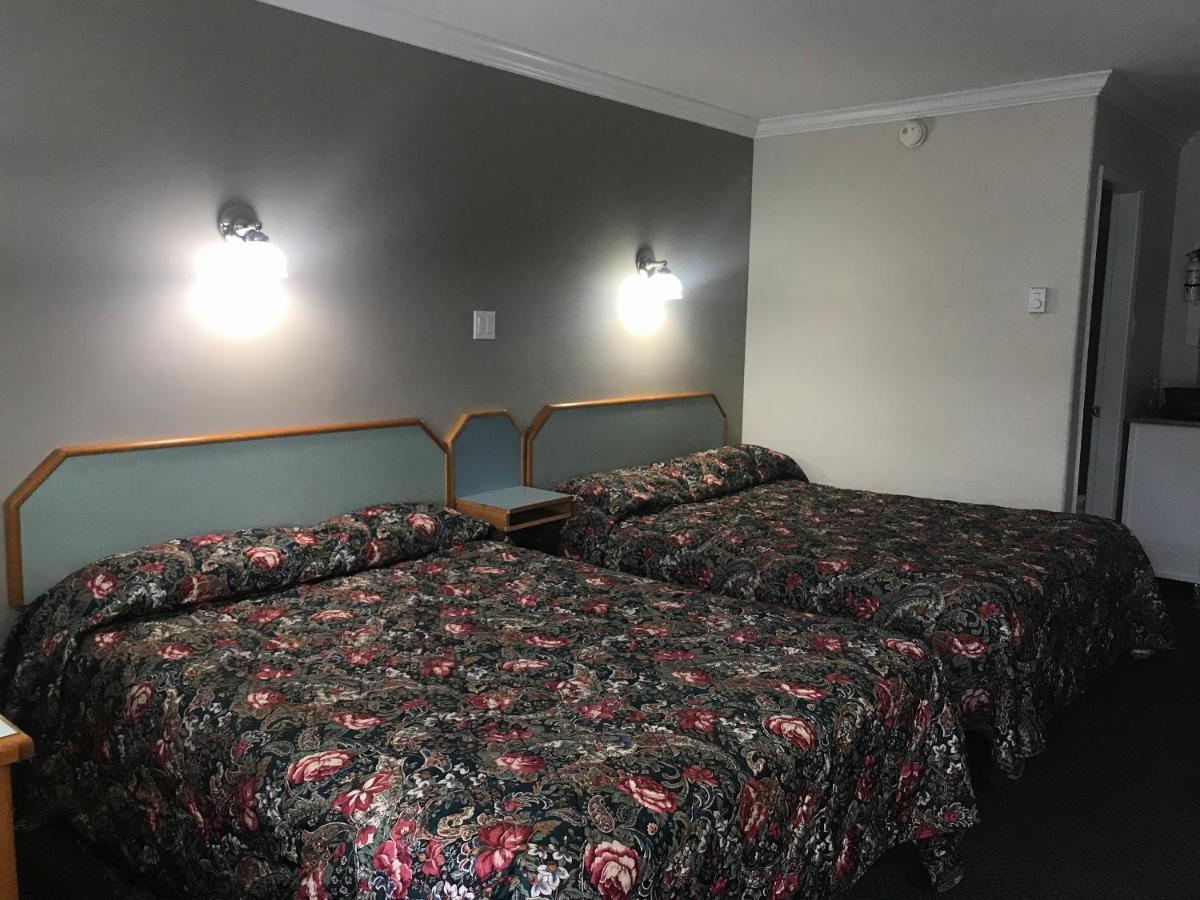 Lamplighter Motel Камлупс Екстериор снимка