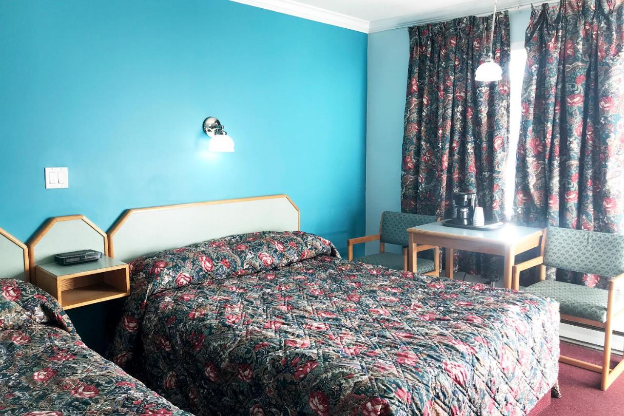 Lamplighter Motel Камлупс Екстериор снимка