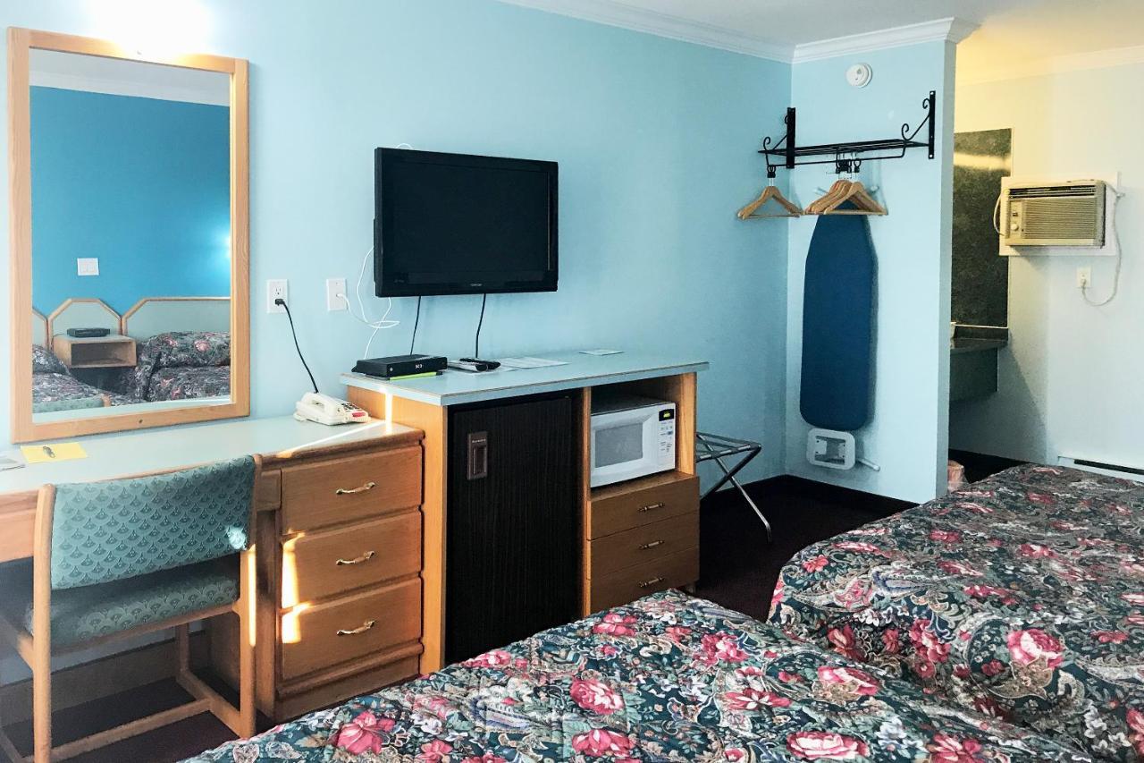Lamplighter Motel Камлупс Екстериор снимка
