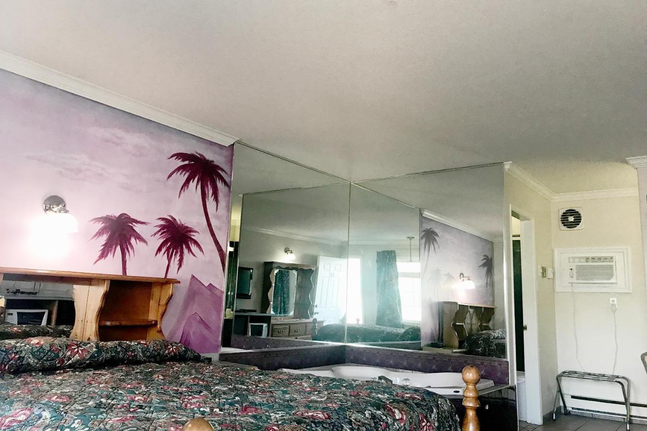 Lamplighter Motel Камлупс Екстериор снимка