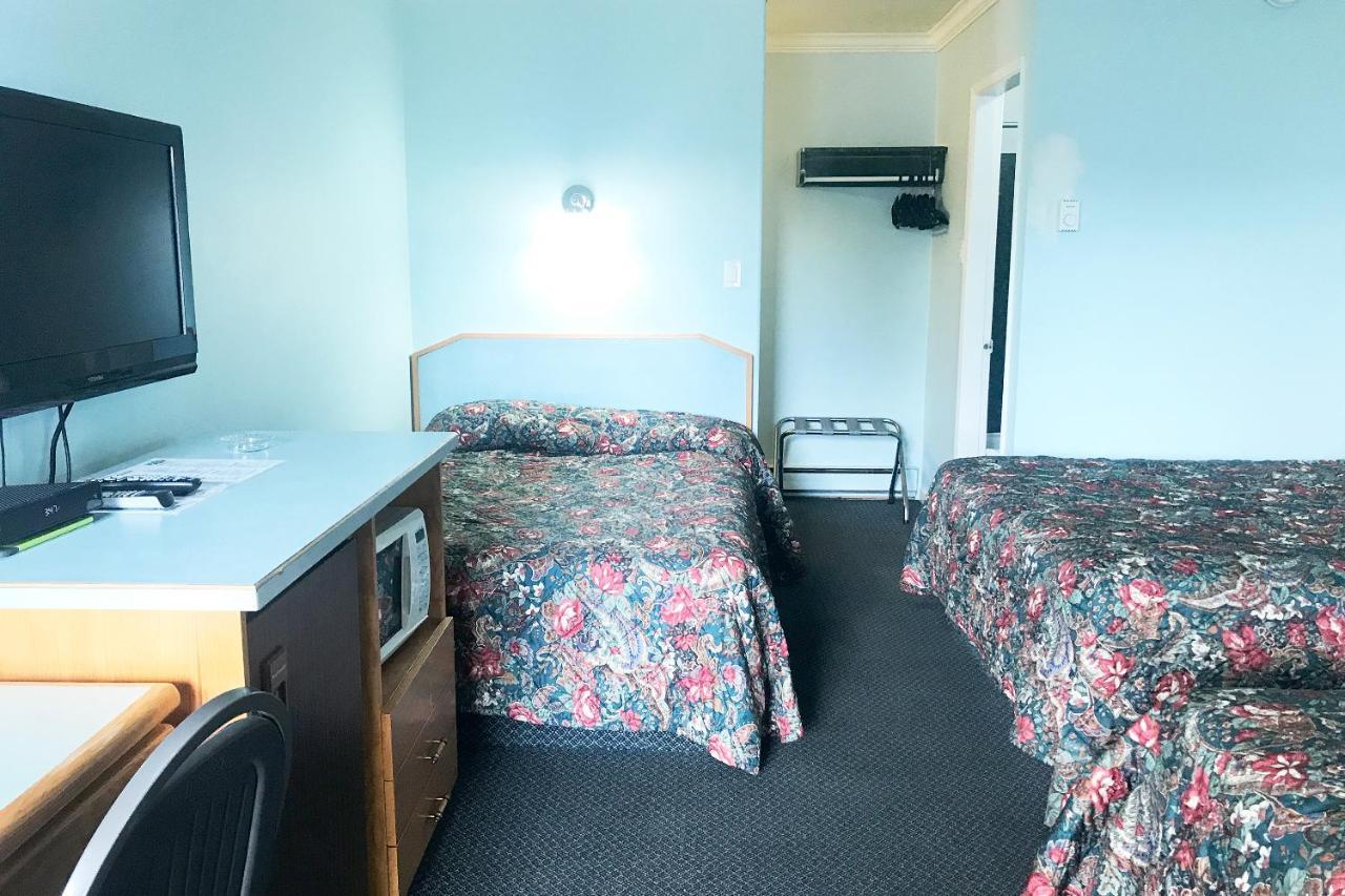 Lamplighter Motel Камлупс Екстериор снимка