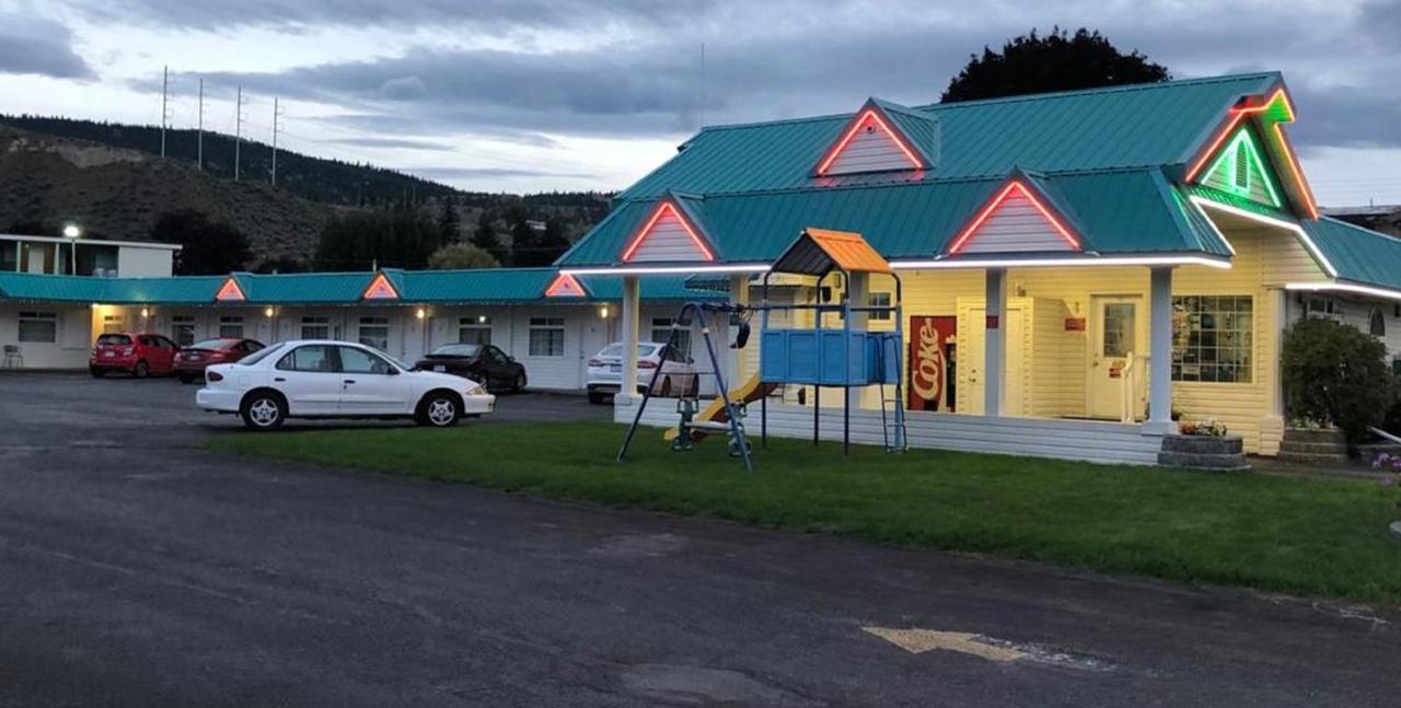 Lamplighter Motel Камлупс Екстериор снимка