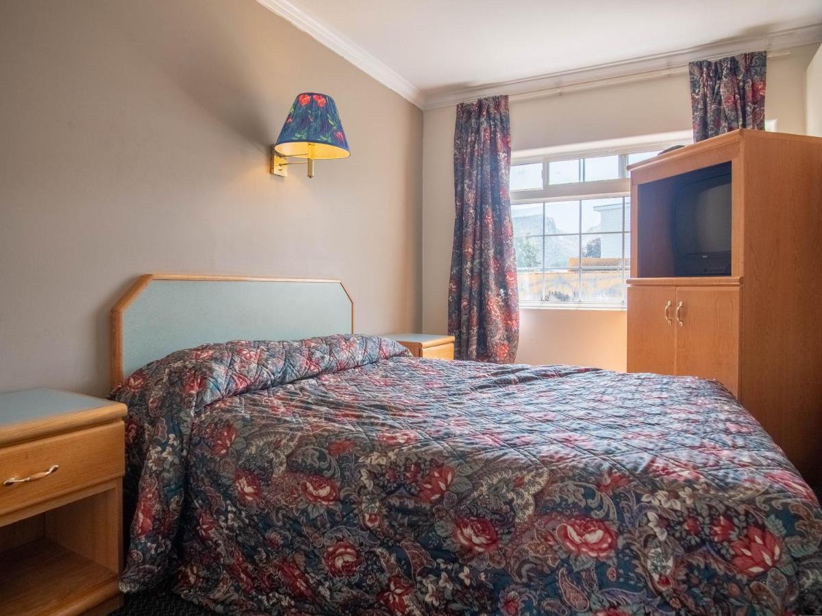 Lamplighter Motel Камлупс Екстериор снимка