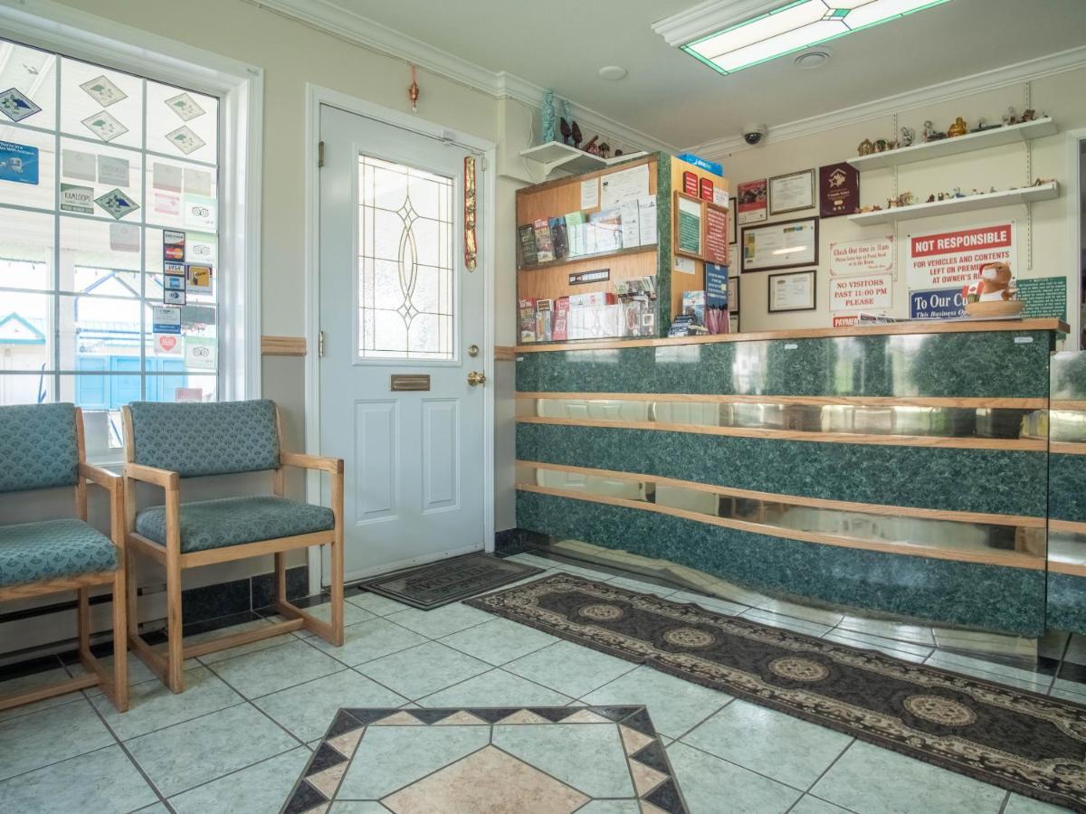 Lamplighter Motel Камлупс Екстериор снимка