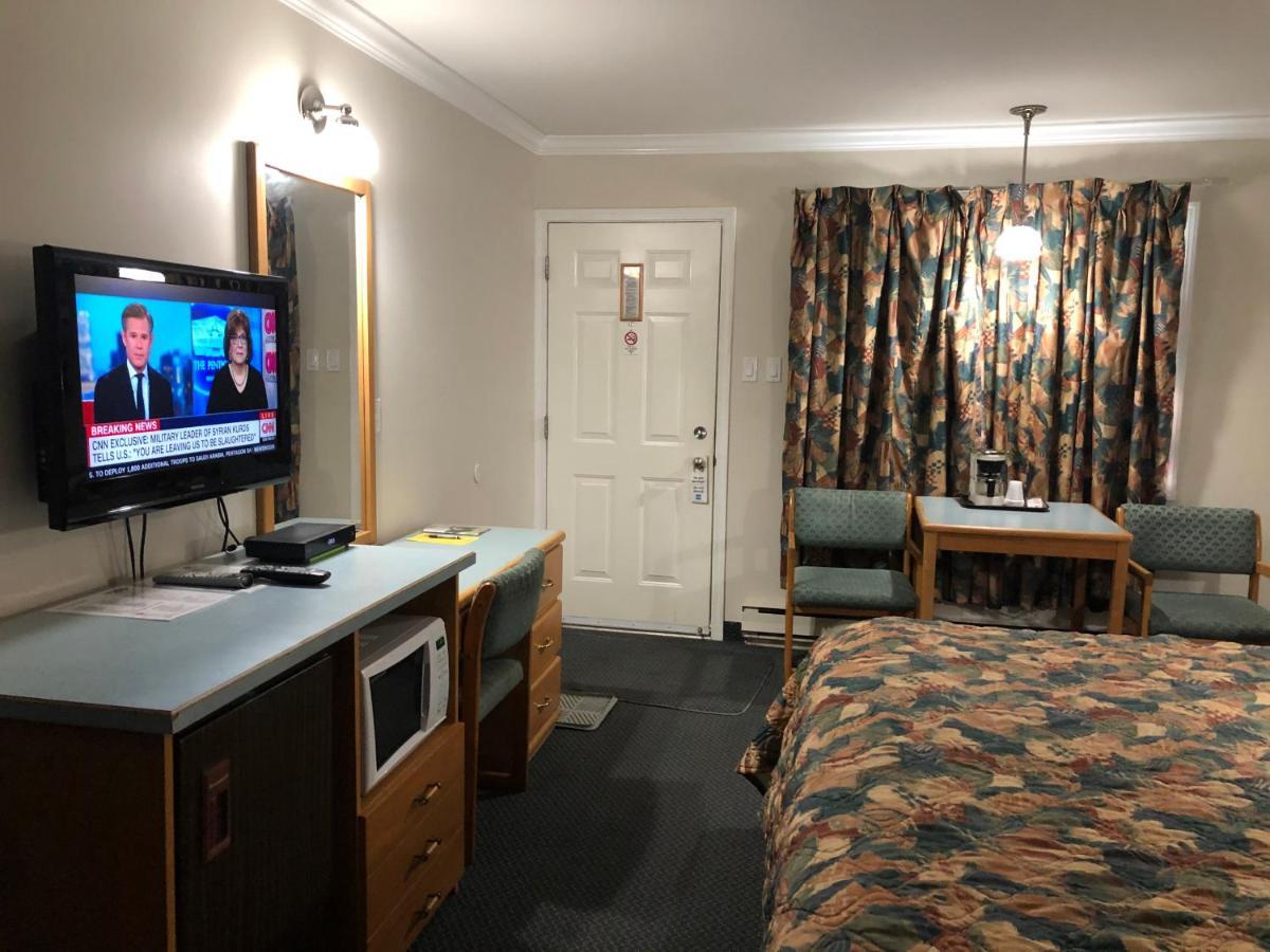 Lamplighter Motel Камлупс Екстериор снимка