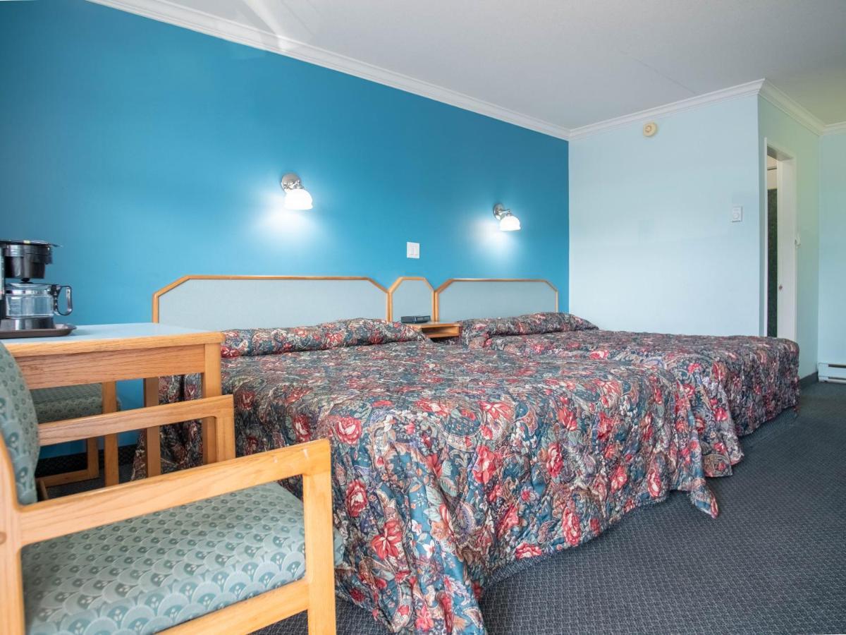 Lamplighter Motel Камлупс Екстериор снимка