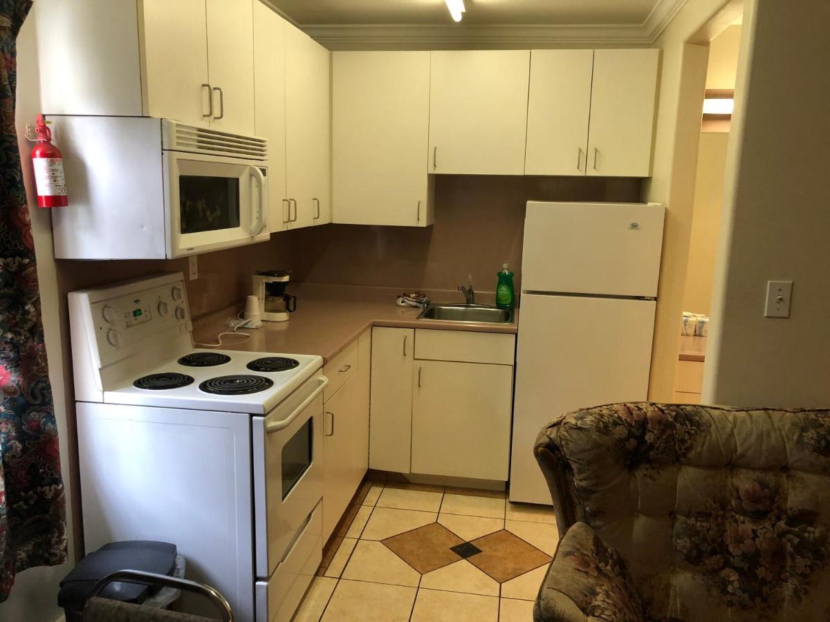 Lamplighter Motel Камлупс Екстериор снимка