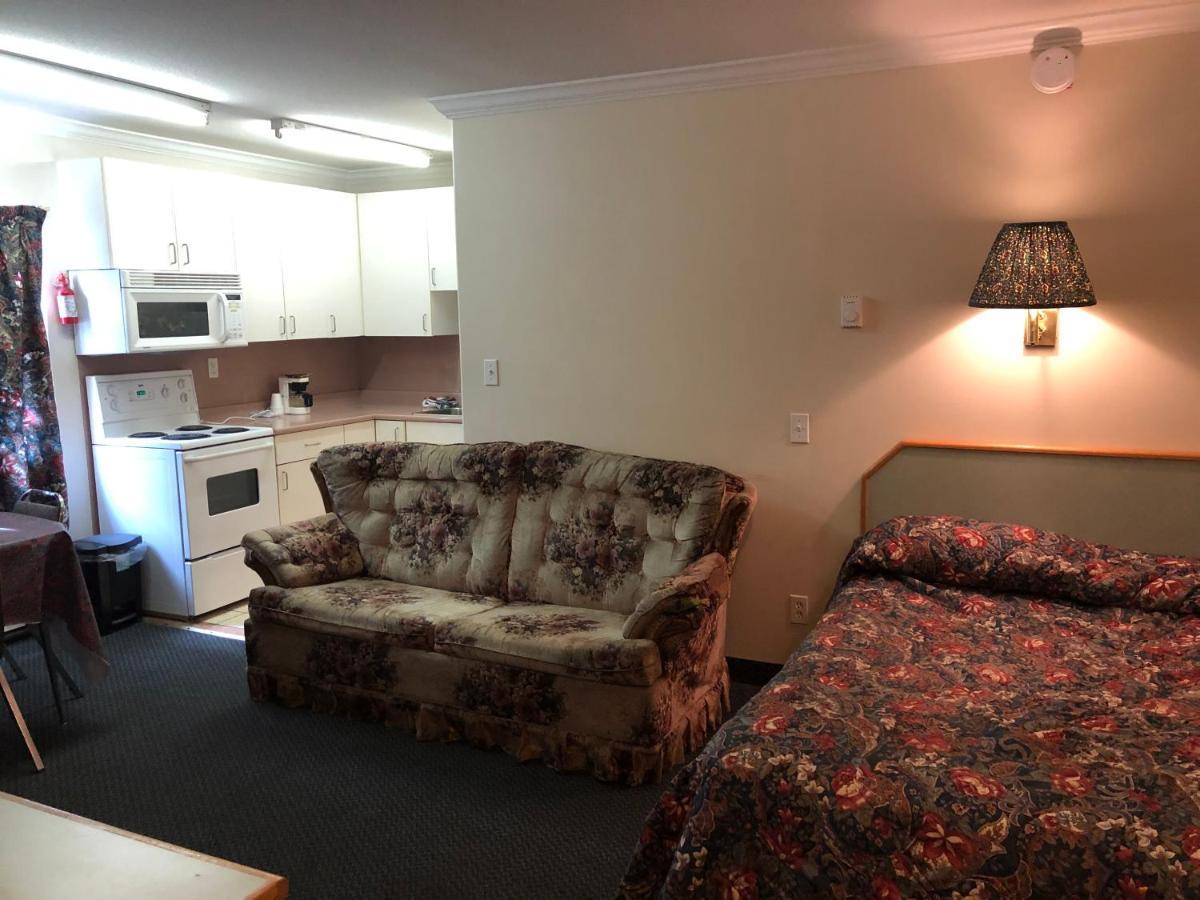 Lamplighter Motel Камлупс Екстериор снимка