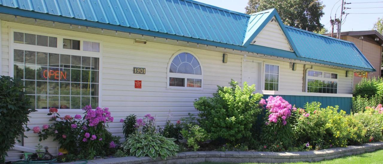 Lamplighter Motel Камлупс Екстериор снимка