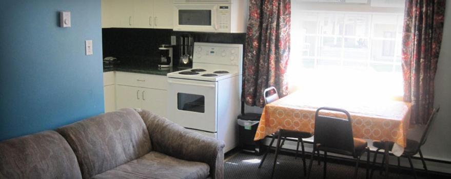 Lamplighter Motel Камлупс Екстериор снимка
